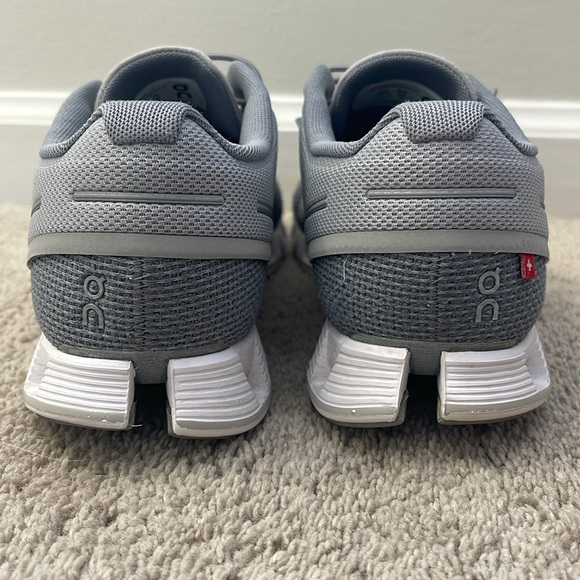 Woman’s On Running Cloud Running Sneaker Size 8 - Picture 3 of 8